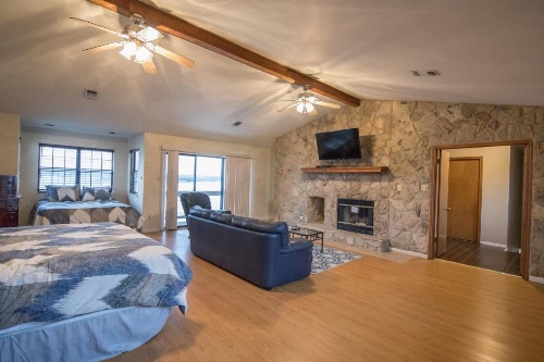 Water'S Edge Retreat Home image 11