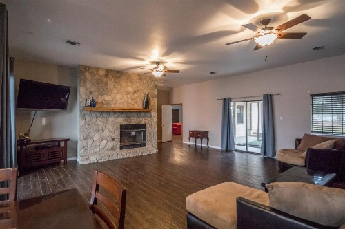 Water'S Edge Retreat Home image 6